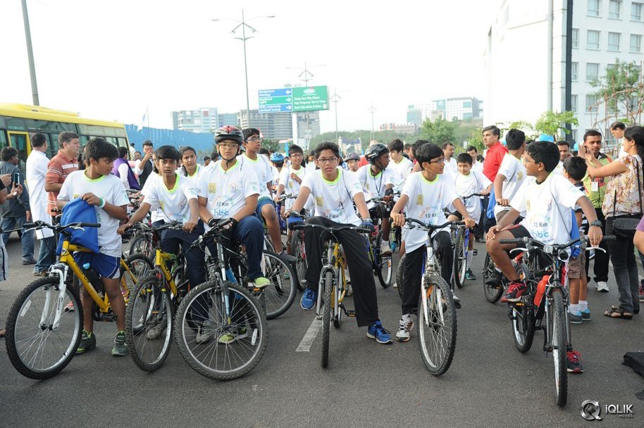 Srimanthudu-Movie-Team-at-HBC-Chak-De-India-Ride